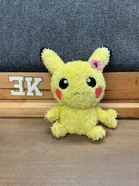 Sekiguchi Pokemon Mokomoko Female Pikachu Fluffy Plush with Flower